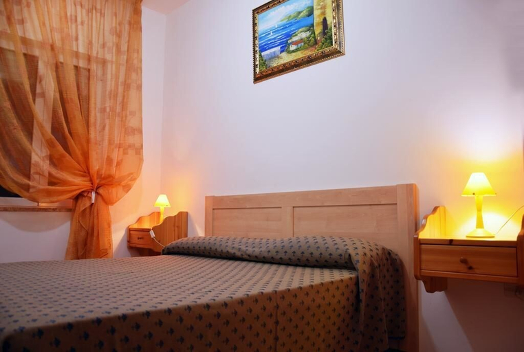 Bedroom 3, Villaggio Pineta al Mare - Campground, Brindisi