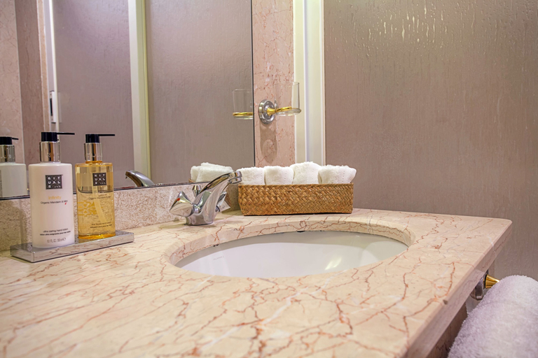 Bathroom 5, Quinta Miramar, Funchal
