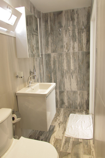 Bathroom 4, Sun Rays Hotel