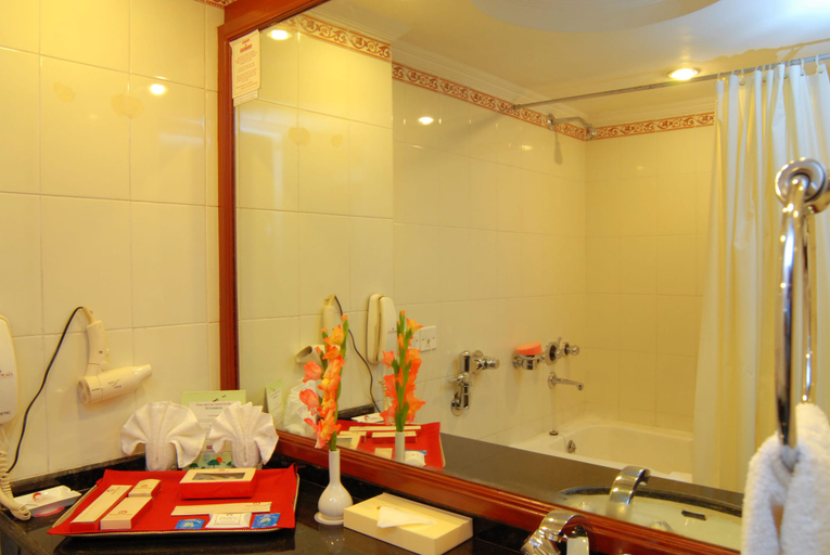 Bathroom, Hotel Swosti Grand, Khordha
