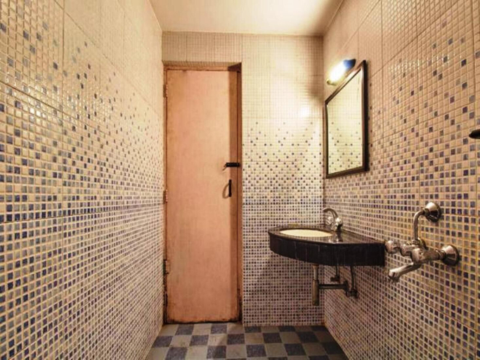 Bathroom 3, Hotel Blue Bird, The Nilgiris