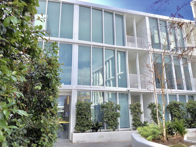 Exterior & Views 2, Brand New Stunning Home with Garden, Melbourne