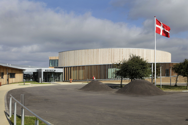 Exterior & Views