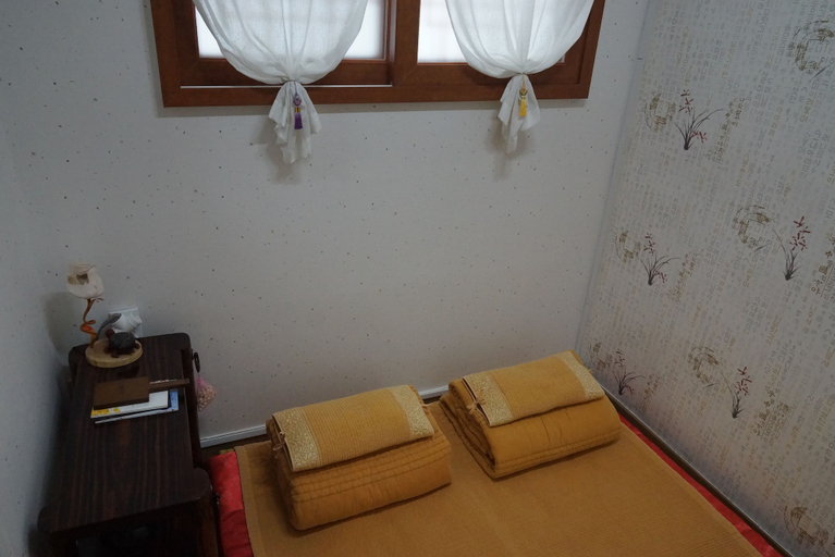 Bedroom 2, Dowonjeong Healing House, Jongno