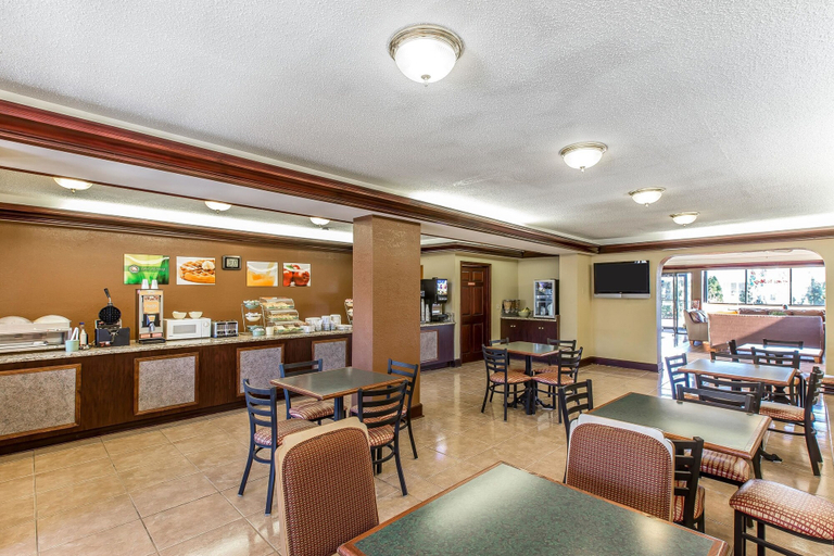 Food & Drinks 5, Quality Inn & Suites Macon North, Bibb