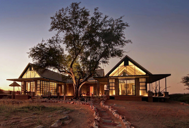Exterior & Views