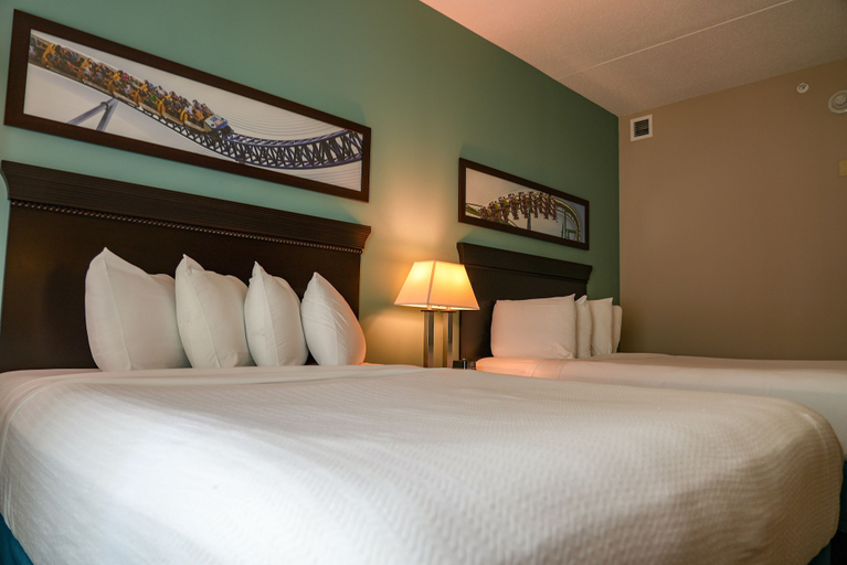 Bedroom 3, Cedar Point's Express Hotel, Erie