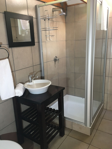 Bathroom 4, Cuckoo's Nest Guest House, Vhembe