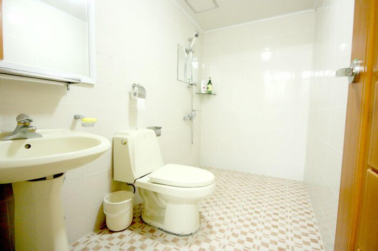 Bathroom 3, LK Hotel, Jeju