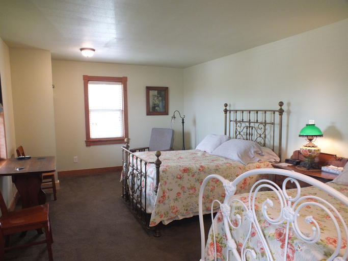Bedroom 3, Scarborough Inn, Dare