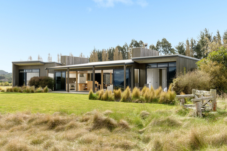 Exterior & Views