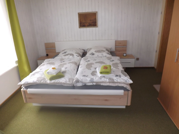 Bedroom 2, Pension Sonneneck, Osterode am Harz