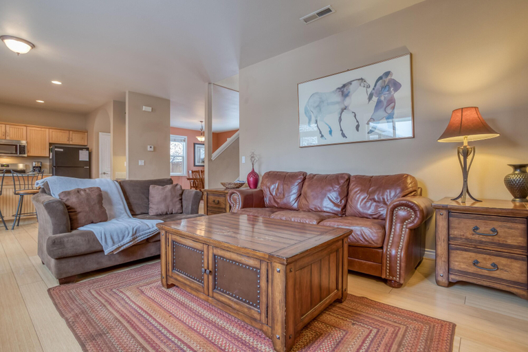Others 5, Trailhead Lodge, Deschutes