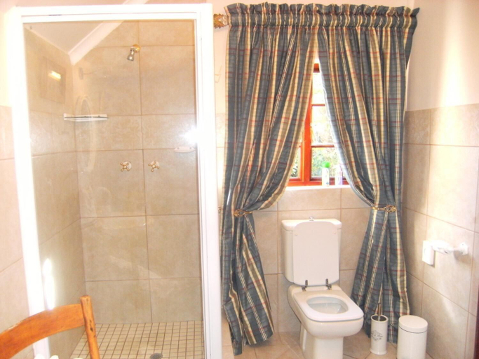 Bathroom 5, Mulligans Golf Lodge, Overberg