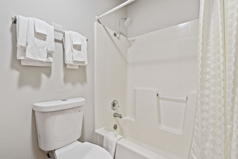Bathroom 5, White Wing Lodge, Stone