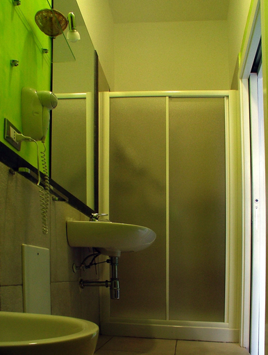 Bathroom 3, Caracciolo 10, Napoli