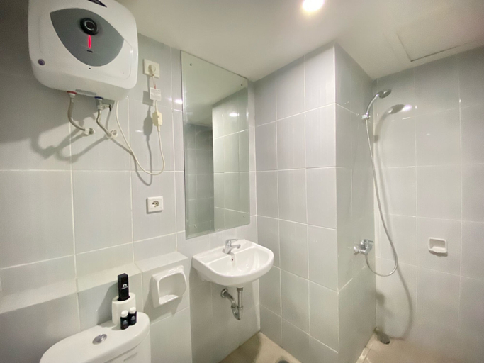 Bathroom 2, Luxury Spacious 3Br Apartment At Newton Residence Bandung, Bandung