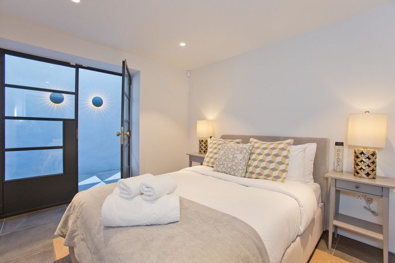 Bedroom 2, Luxury Royalty Mews, London