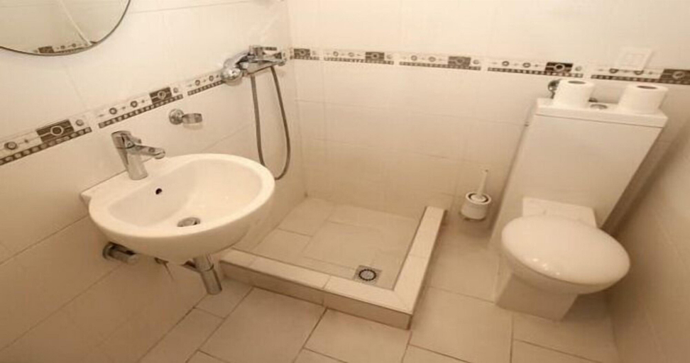 Bathroom 2, Apartment Roxy, Belgrade