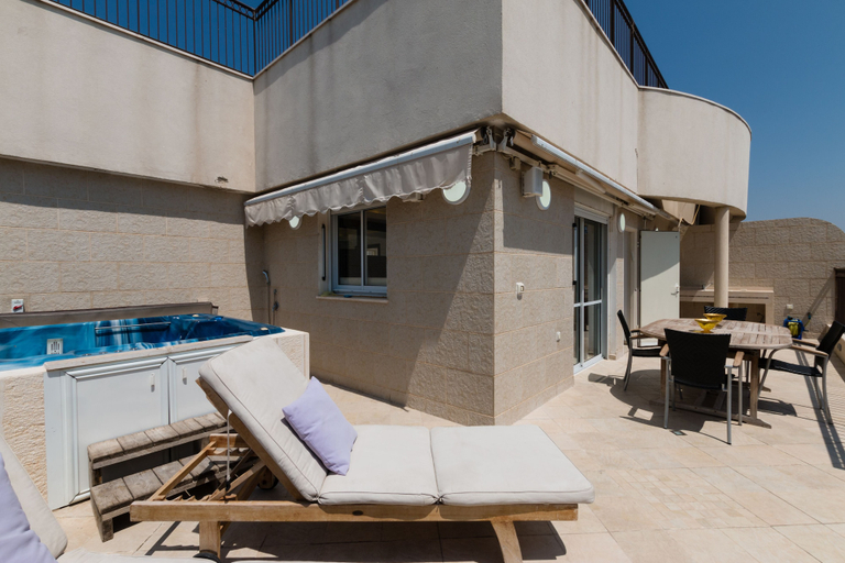 Exterior & Views, Apartment with Sauna, Hot Tub & Parking