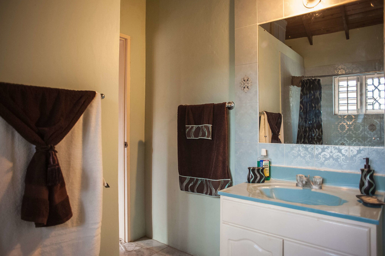 Bathroom 3, Jewel In The Sand