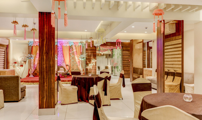 Food & Drinks 5, Treebo Radhe Palace, Lake Town, North 24 Parganas