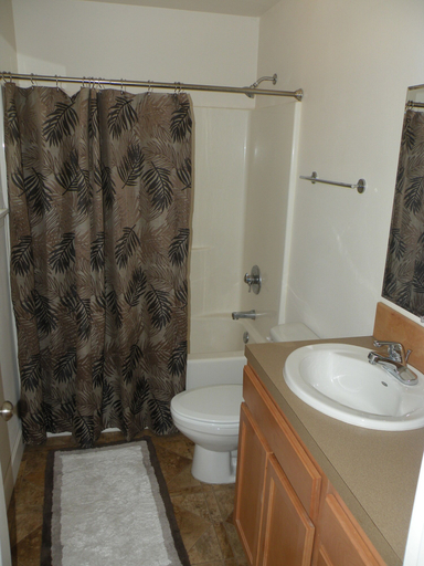 Bathroom, The Cozy Cabin LaPine, Deschutes