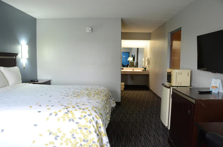Bedroom 2, Gateway Inn and Suites, Montgomery