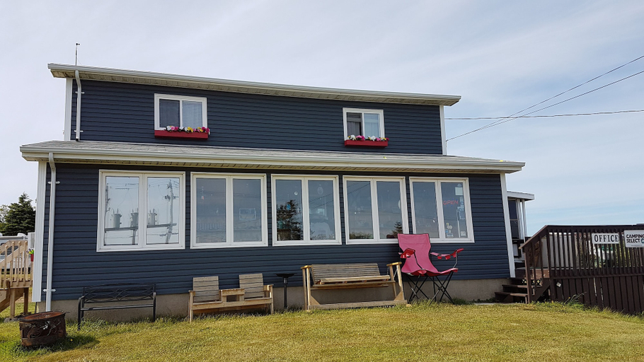 Exterior & Views