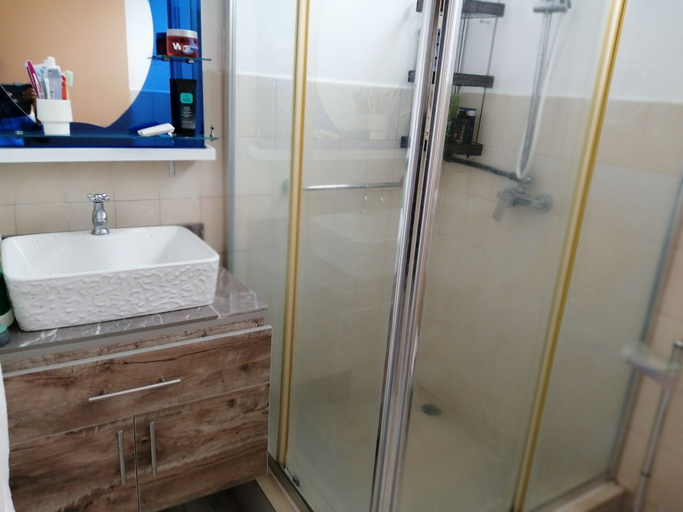 Bathroom 3, SBE Villa, Black River