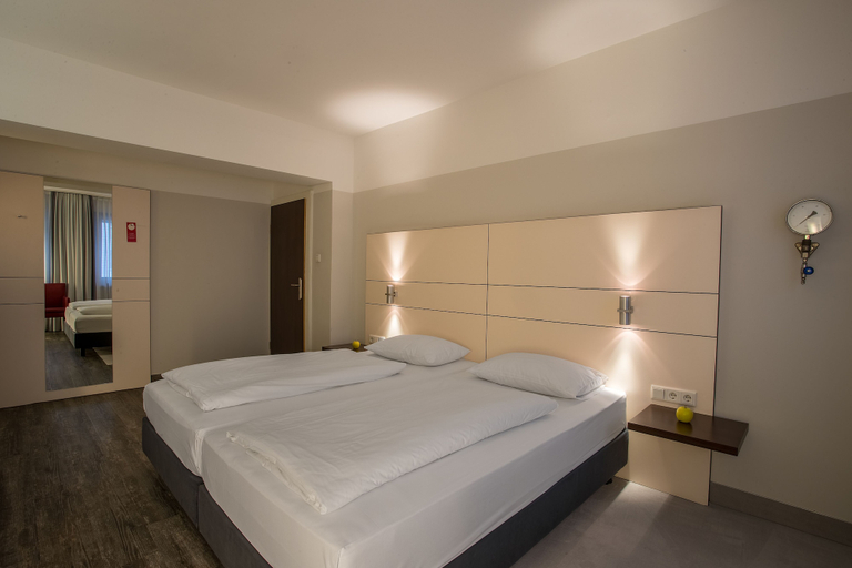 Bedroom 5, Ferrotel Duisburg, Duisburg