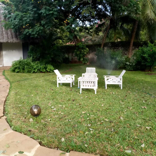 Property grounds 3, Diamond home 001, Malindi