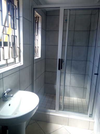 Bathroom 4, Grace and Gift Guesthouse, City of Johannesburg