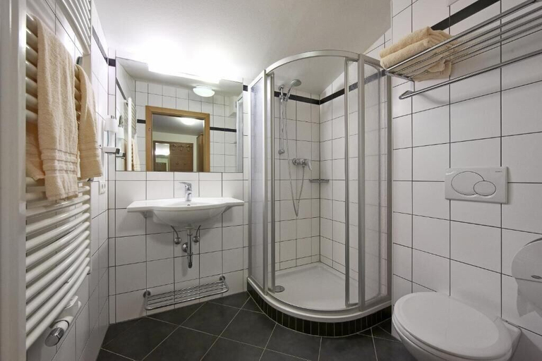 Bathroom 4, Hotel Pinzgauerhof by Alpeffect Hotels, Zell am See