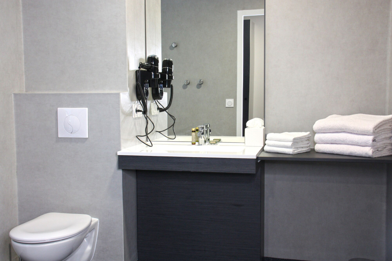 Bathroom 3, Hôtel du Parc, Landes