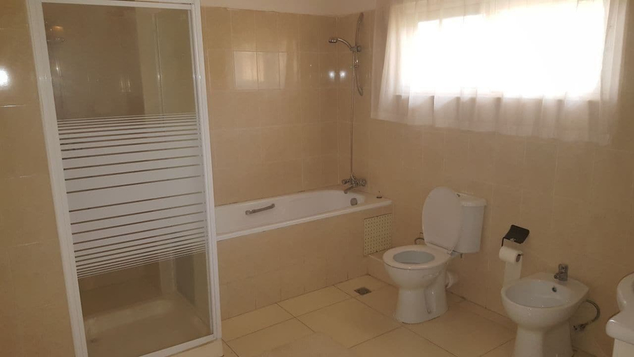Bathroom, The Villa 9 at Seaview Estate, Western Urban
