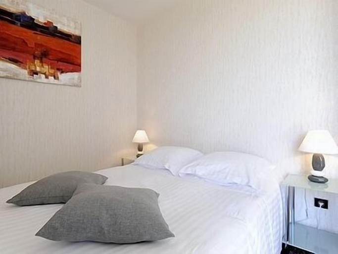 Bedroom 2, Hotel Des Grands Vins, Rhône
