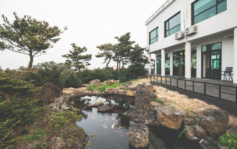 Others 1, Ssaris Pension, Jeju