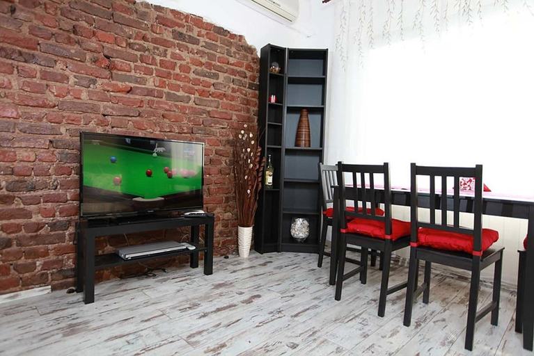 Others 5, Raya Maisonette, Stolichna