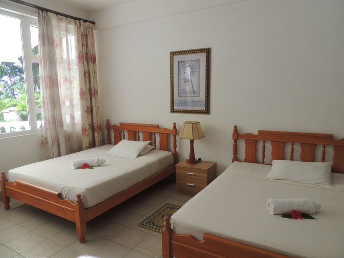 Bedroom 3, Reef Holiday Apartments