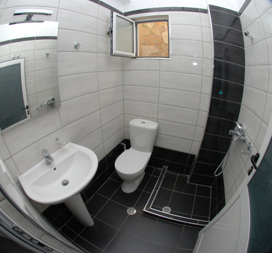 Bathroom 4, Vila Celi, Sarandës