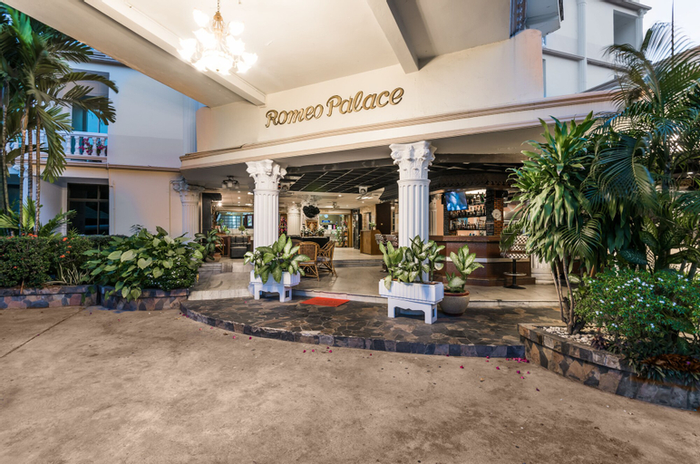 Exterior & Views 2, Romeo Palace, Pattaya