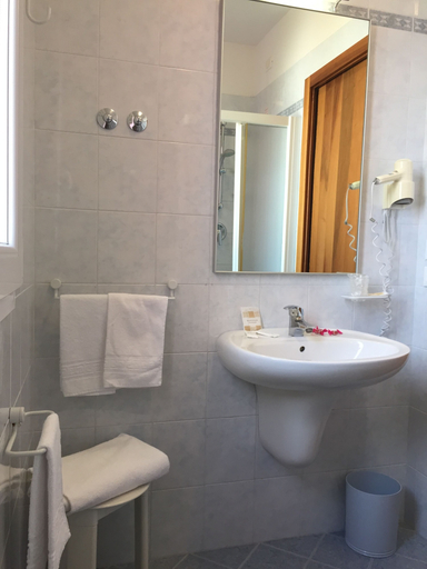 Bathroom 4, Hotel Storione, Venezia