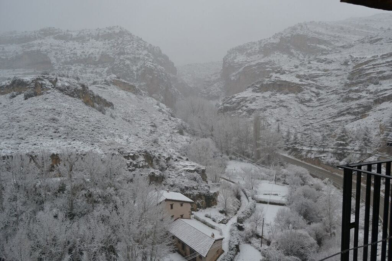 Others 5, Hostal los Palacios, Teruel