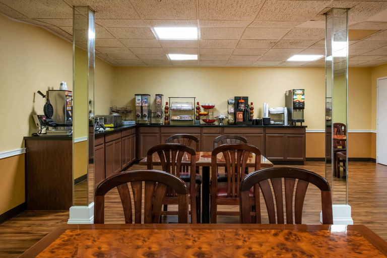 Food & Drinks 5, Ramada by Wyndham Groton/Mystic, New London
