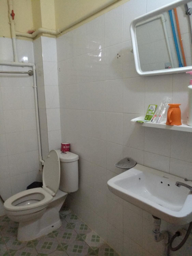 Bathroom 3, Galaxy Motel Hpa An, Kawkareik