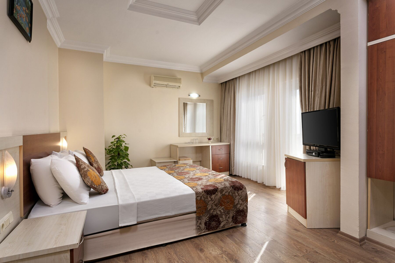 Bedroom 2, Dinc Hotel, Antalya