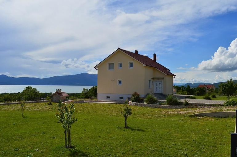 Blue Lake Luxury Accommodation, Canton 10