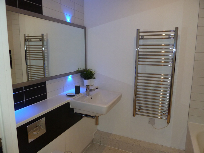 Bathroom, Approved Apartments Skyline Manchester, Manchester