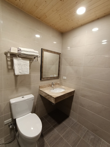 Bathroom 4, Meet Secret, Pingtung